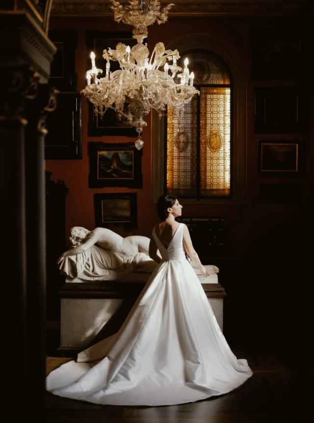 “Un luogo magico, dove la luce racconta storie.
Nel cuore del Museo Stibbert, a Firenze, ogni riflesso diventa atmosfera, ogni ombra emozione.
Qui il tempo sembra fermarsi, lasciando spazio solo alla bellezza di un istante.”#weddingphotography #destinationweddingitaly #firenze #florencewedding #museostibbert #weddinginspiration #fineartwedding #luxurywedding #italianwedding #weddingphotographeritaly #lightlovers #moodygrams #editorialwedding #weddingdetails #brideandgroom #weddingday #weddingstyle #weddingvibes #cinematicphotography #loveintuscany