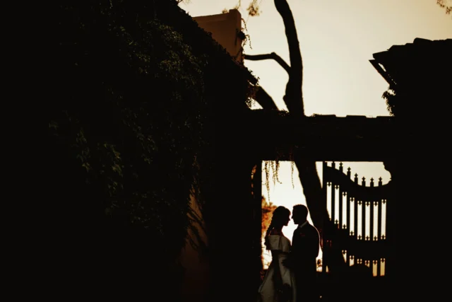 A Magical sunset for a special siluette. A very lovely couple E+F share you real love in an amazing day.