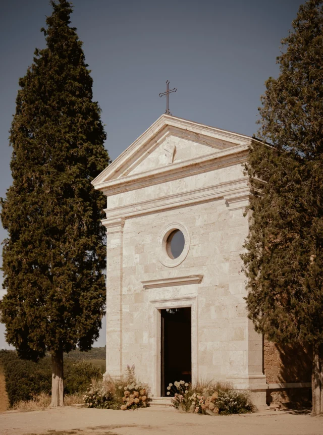 The Chapel of Vitaleta. More than just a place, it is the very essence of Tuscany and one of the most iconic symbols of Italy around the world. Golden light, rolling hills, timeless beauty… the kind of scenery people dream of when they imagine Tuscany.And yet, what made this day truly special was not only the breathtaking landscape, but its intimacy: just 22 of their closest family members and friends, gathered together to celebrate love in its purest form. No excess, no distractions — only genuine emotions, meaningful moments, and the magic of sharing them with the people who matter most.A reminder that the most beautiful weddings are not always the biggest ones, but the ones filled with authenticity, connection, and love. 🤍#CappellaDiVitaleta #VitaletaChapel #Tuscany #ValdOrcia #WeddingInTuscany #DestinationWedding #IntimateWedding #ElopementInItaly #TuscanWedding #ItalyWedding #LuxuryWedding #FineArtWedding #WeddingPhotographer #TuscanyWeddingPhotographer #ValdorciaWedding #LoveInTuscany #SPBStudio #MirkoTurattiPhotography #IntimateDestinationWedding #WeddingInItaly