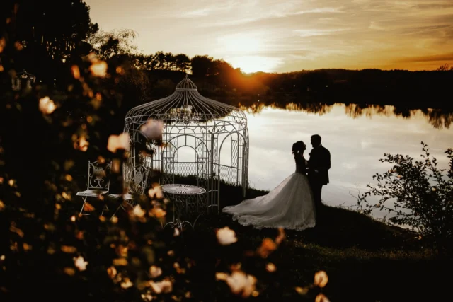 A dream light in the lake..#ChiantiWedding #WeddingInTuscany #DestinationWedding #TuscanWedding #MugelloWedding #WeddingPlanner #ItalyWeddingPhotographer #FineArtWedding #BrideAndGroom #LoveInTuscany #MirkoTuratti #SPBStudioFotografico