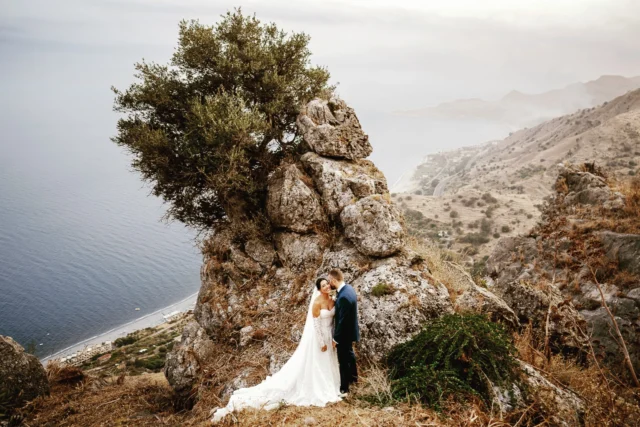 From Sicily with Love.. The amazing point of view of Taormina#DestinationWedding #TuscanWedding #MugelloWedding #WeddingPlanner #ItalyWeddingPhotographer #FineArtWedding #BrideAndGroom #LoveInTuscany #MirkoTuratti #SPBStudioFotografico #sicilywedding