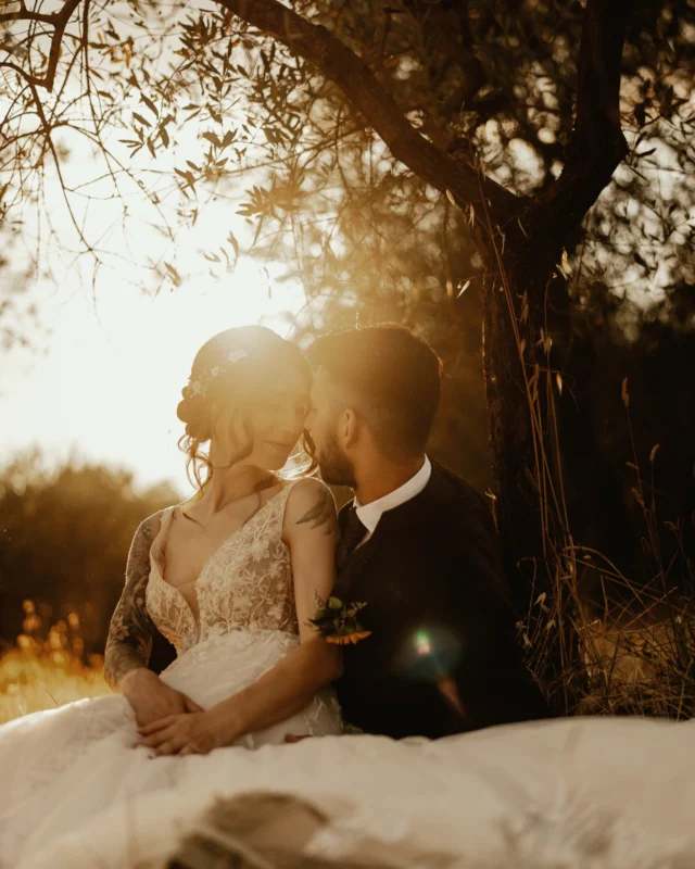 In a dreamlight..#ChiantiWedding #WeddingInTuscany #DestinationWedding #TuscanWedding #MugelloWedding #WeddingPlanner #ItalyWeddingPhotographer #FineArtWedding #BrideAndGroom #LoveInTuscany #MirkoTuratti #SPBStudioFotografico