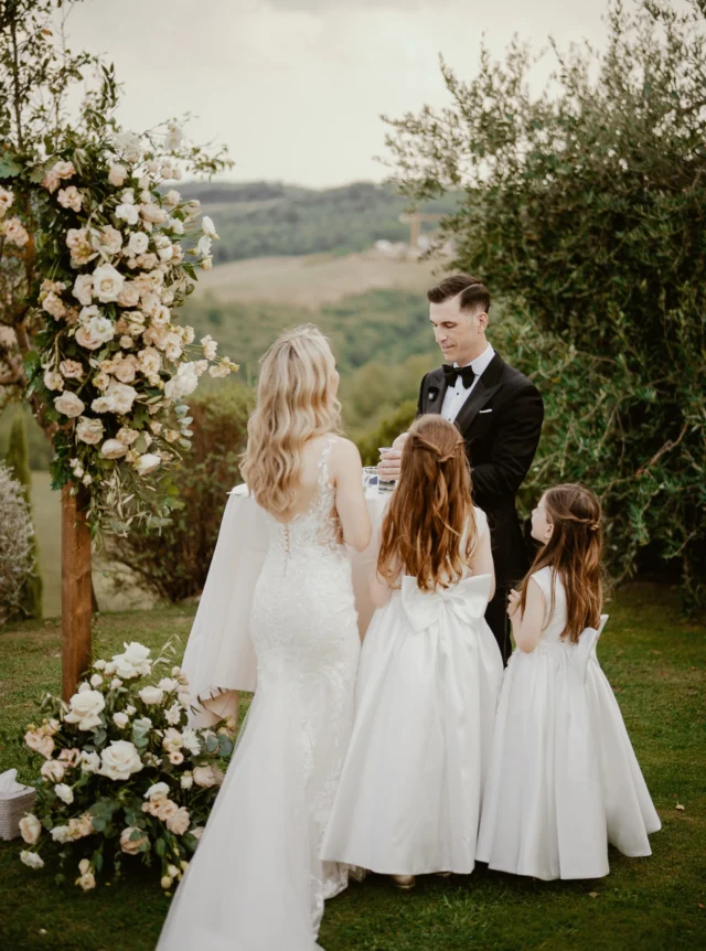A lovely and intimate wedding. only cute moments, for special memories. Stunning location @lupaia.#ChiantiWedding #WeddingInTuscany #DestinationWedding #TuscanWedding #MugelloWedding #WeddingPlanner #ItalyWeddingPhotographer #FineArtWedding #BrideAndGroom #LoveInTuscany #MirkoTuratti #SPBStudioFotografico